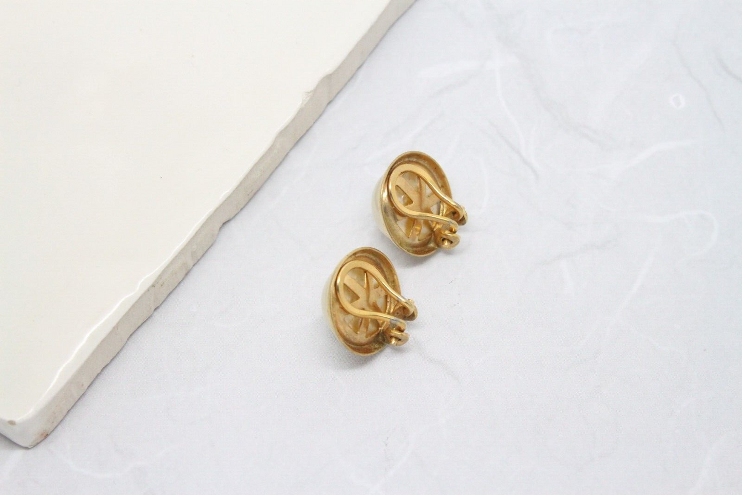1980s Vintage Faux Pearl and Gold Plated Round Clip On Earrings