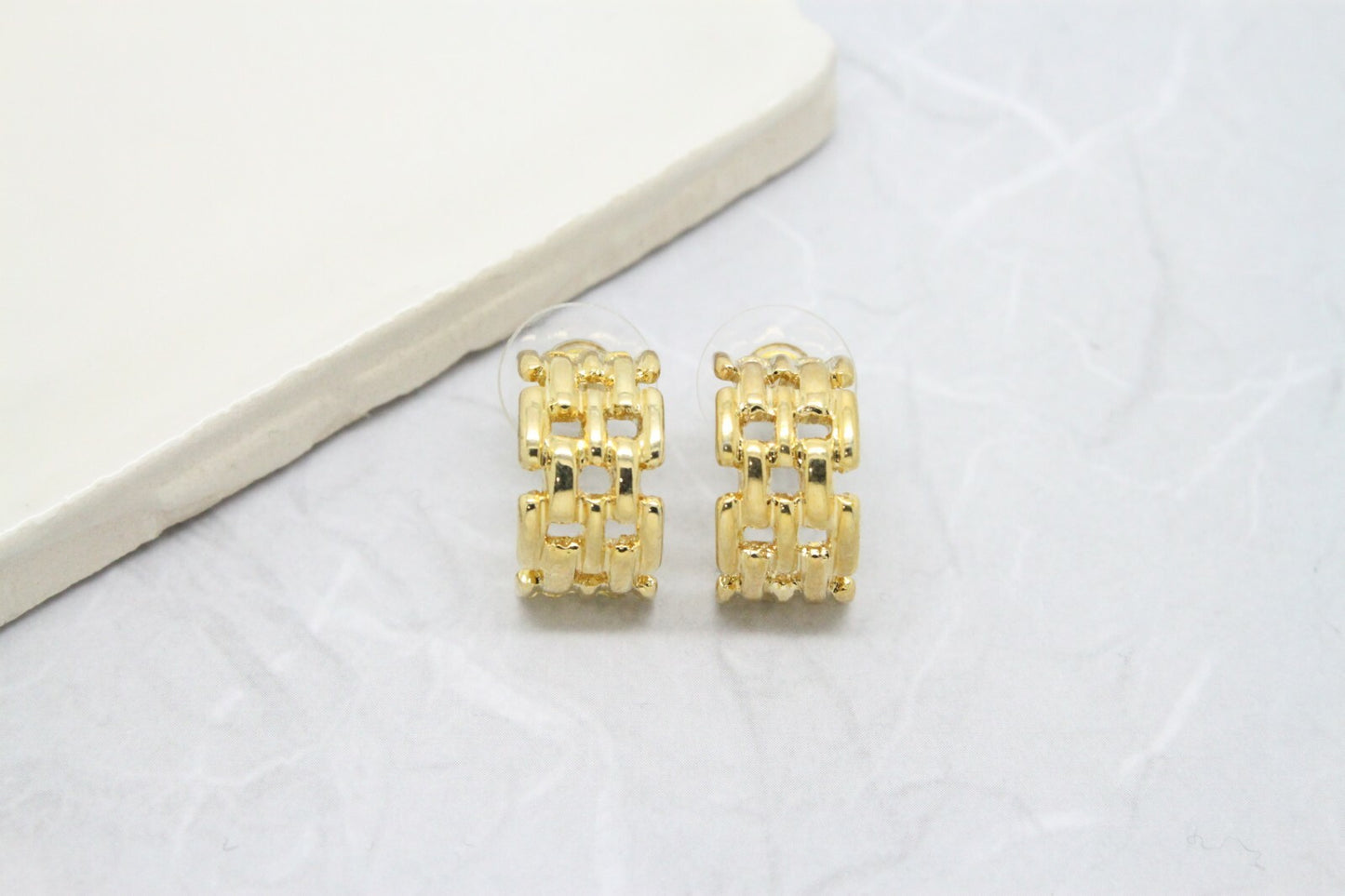 Stylish Vintage 1980s Gold Plated Half Hoop Curb Link Stud Earrings