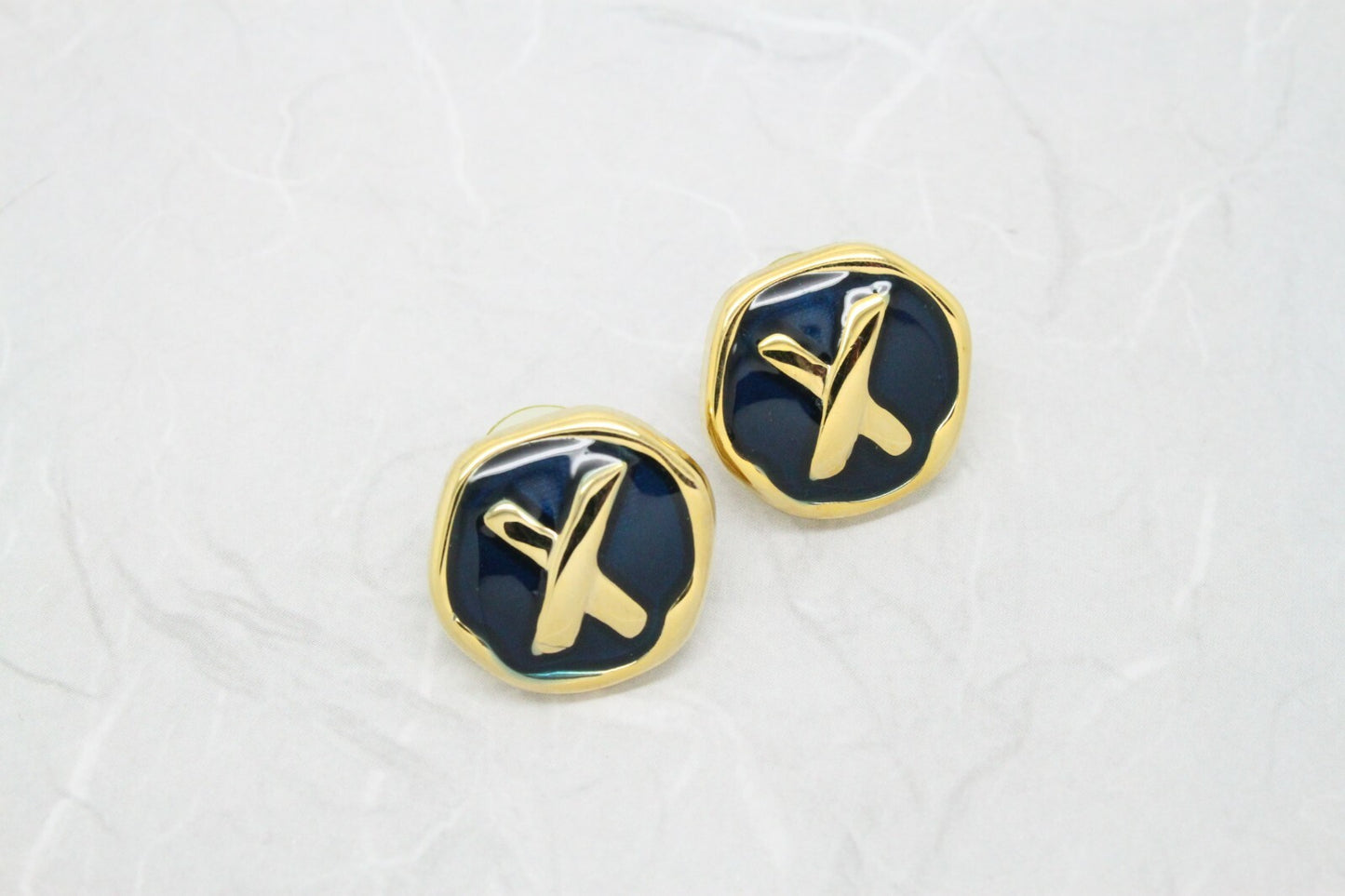 Stunning Vintage 1980s Gold Plated Dark Blue Enamel Stud Earrings