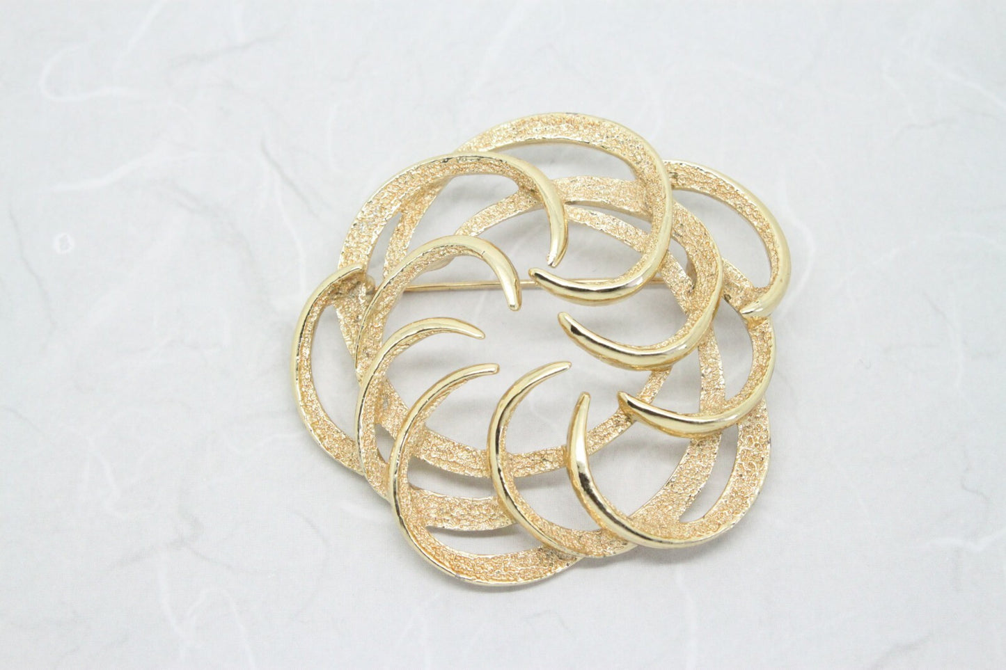 Vintage Signed Sarah Coventry Cov Textured Gold Modernist Brooch