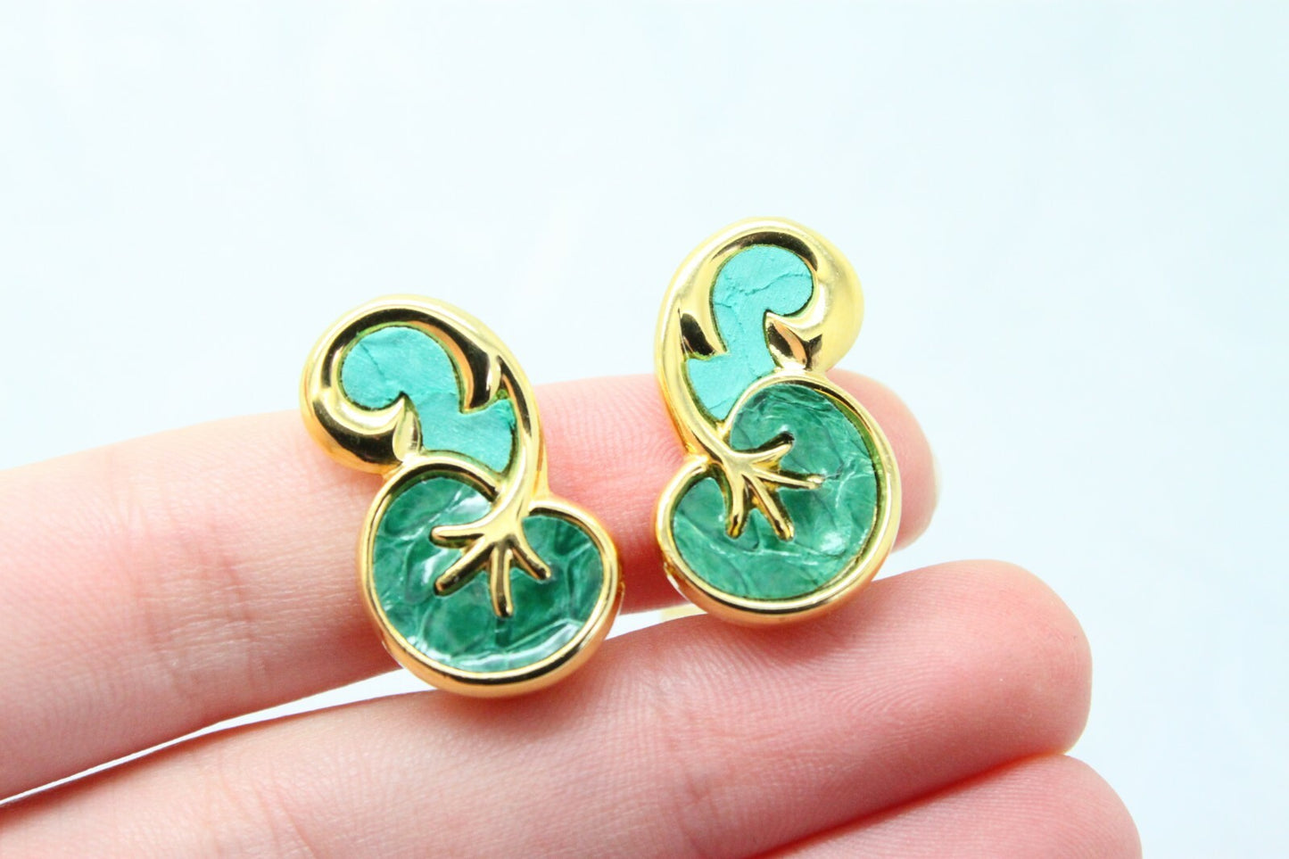 Vintage 1980s Green Faux Leather Lily Pad Gold Plated Clip On Earrings
