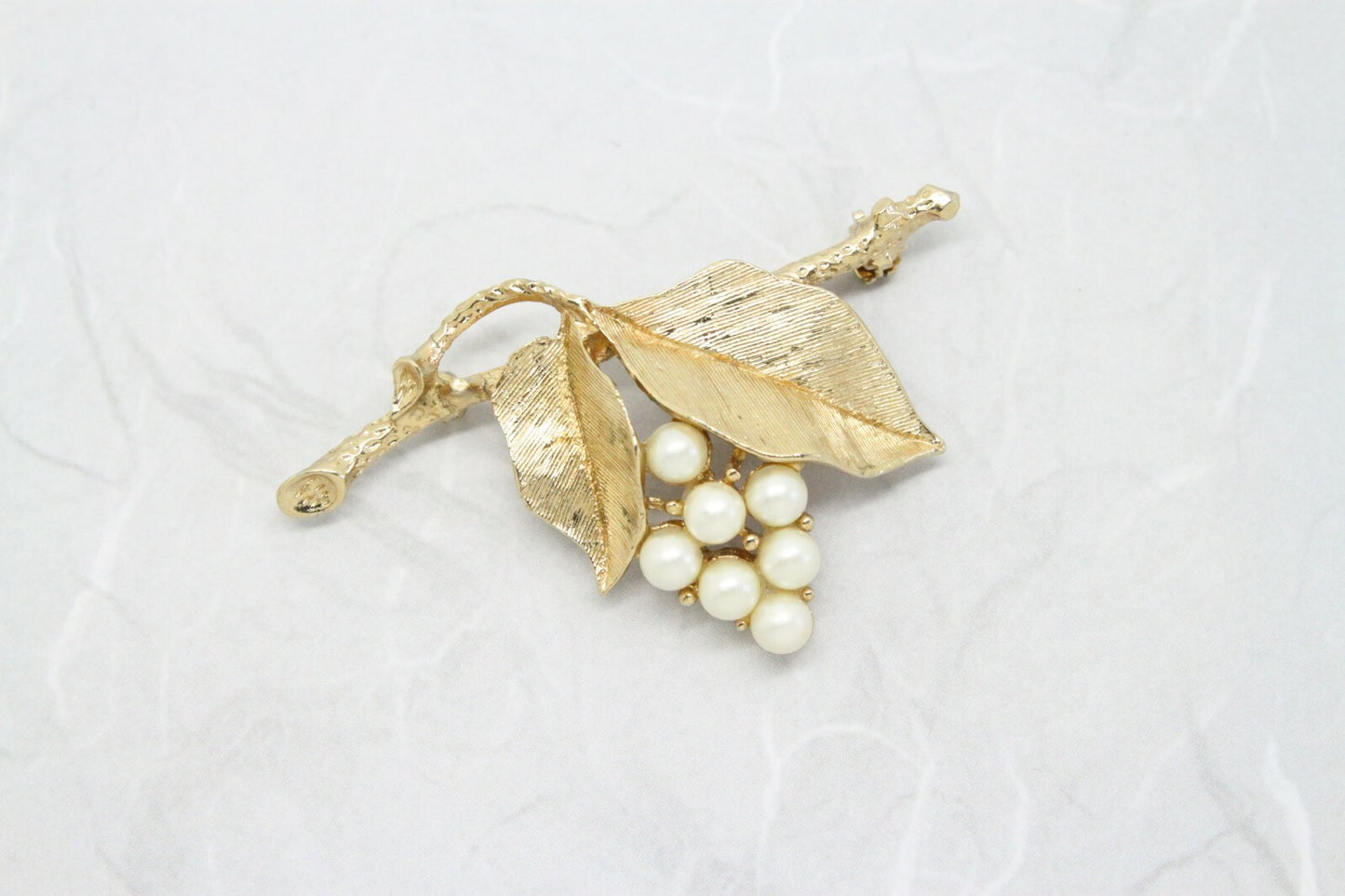 Vintage Signed Sarah Coventry Cov Faux Pearl Cluster Gold Brooch