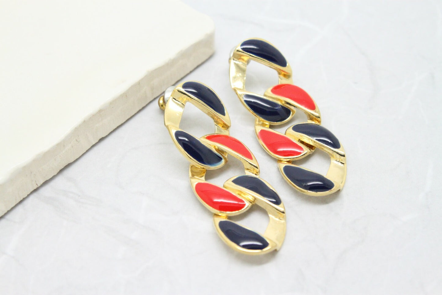 Vintage 1980s Enamel Red and Blue Curb Link Drop Earrings