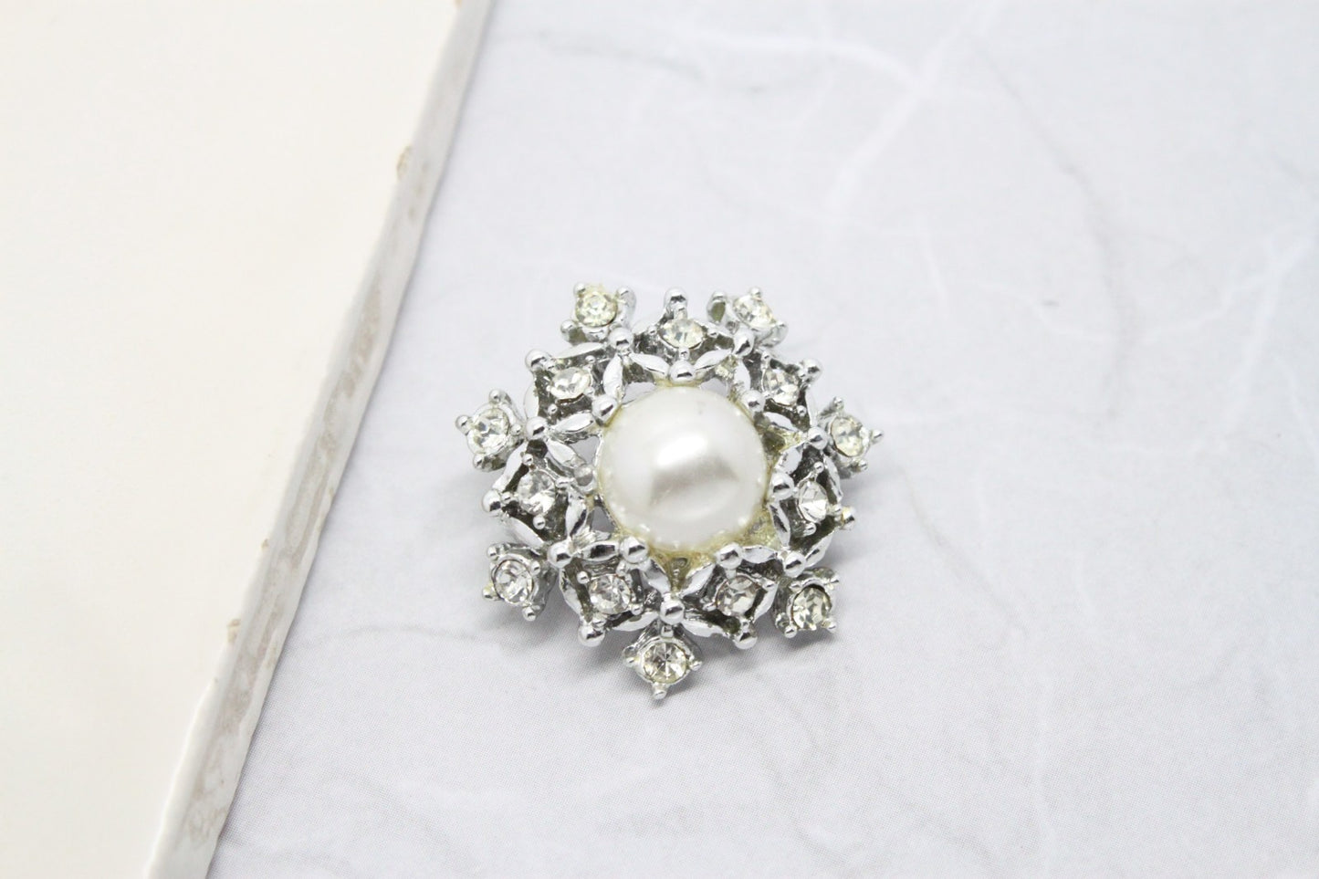 Vintage Signed Sarah Coventry Silver Snowflake Crystal Pearl Brooch