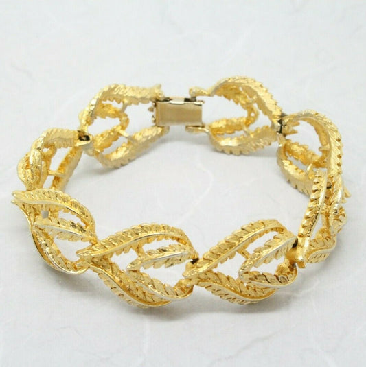 Stylish Vintage 1960s Gold Flourish Textured Fancy Link Bracelet