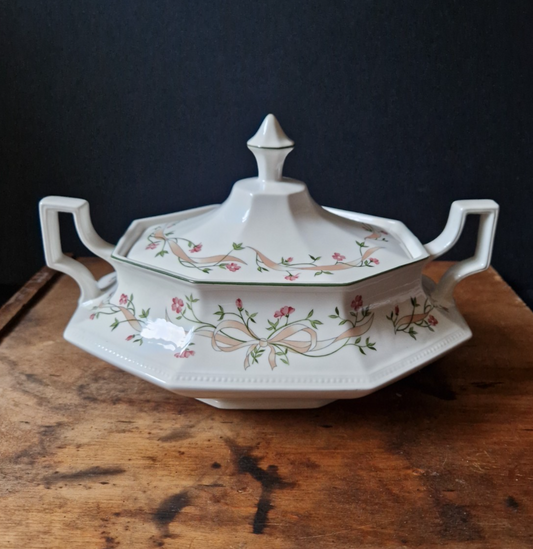 Vintage Johnson Brothers Eternal Beau Large Lidded Tureen