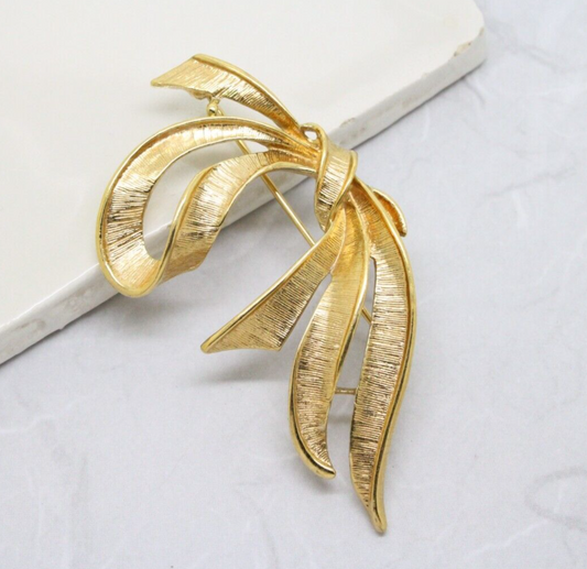 Stylish Vintage Signed Napier Abstract Ribbon Bow Gold Brooch
