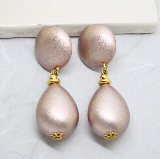 Stylish Vintage 1980s Pink Metallic Matt Lucite Drop Pendant Earrings
